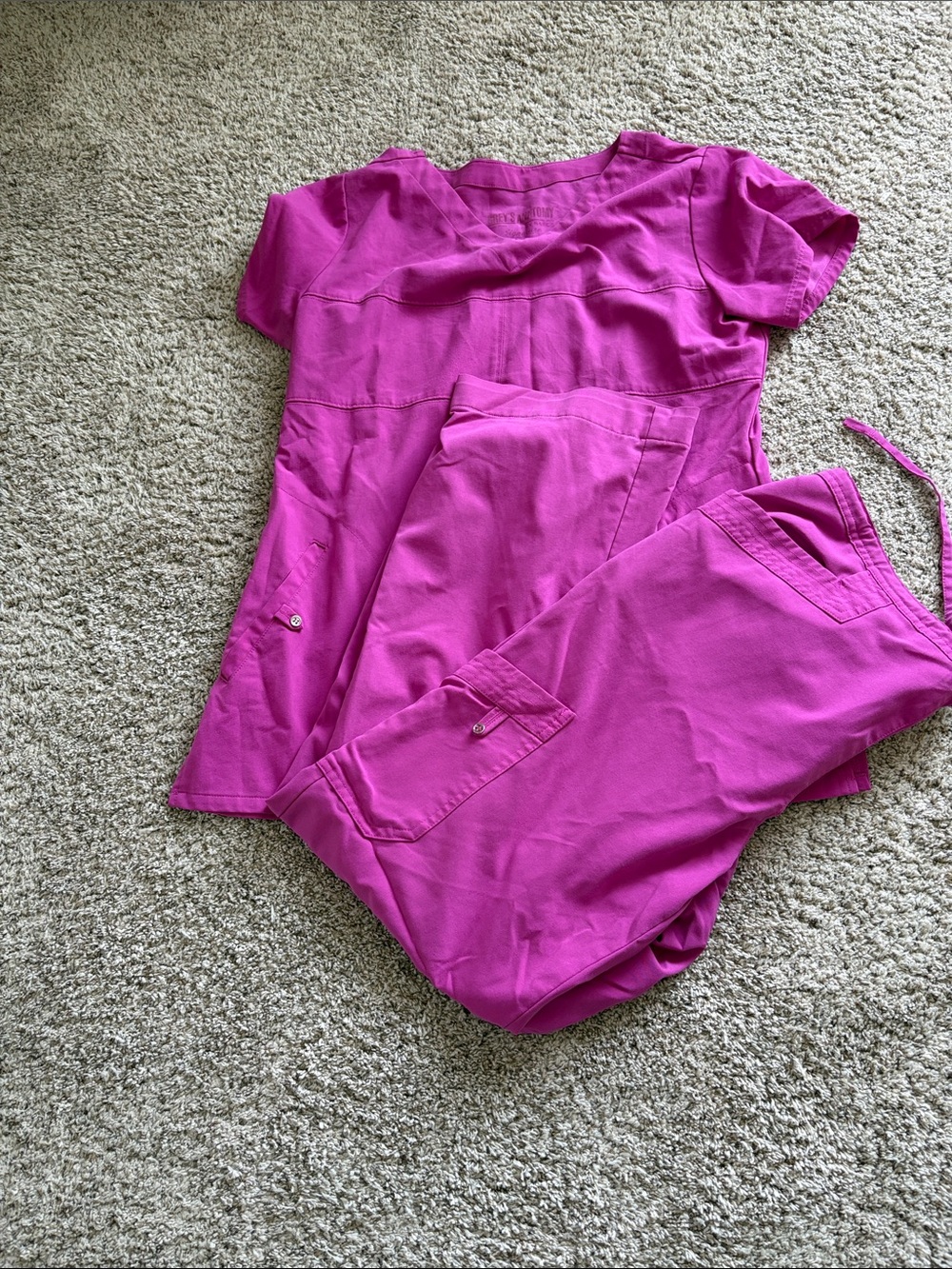 Greys anatomy women’s medium Bright Fuchsia Scrub Set - Two-Piece Top & Pants